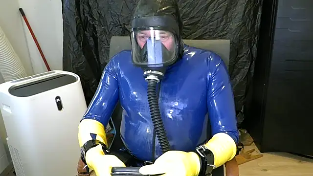 latexslaveboy webcam show