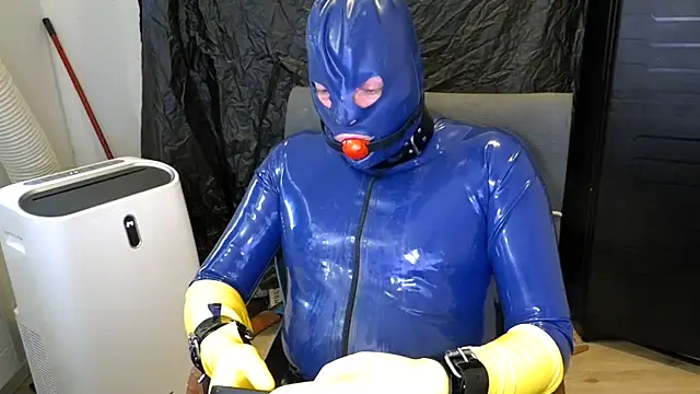 latexslaveboy 在線直播表演