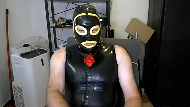 latexslaveboy webcam show