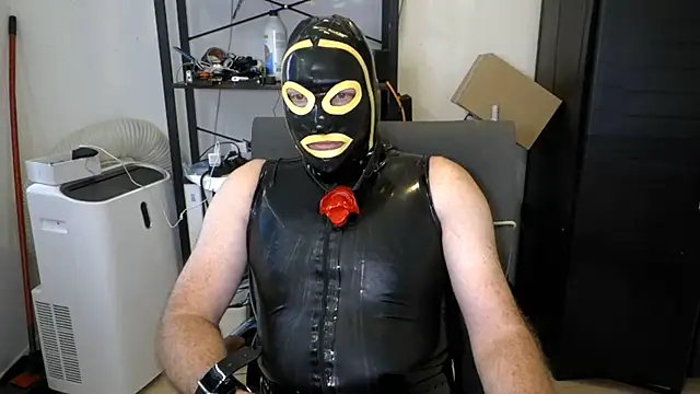 latexslaveboy Show Webcam