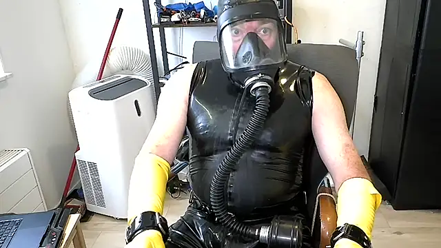 Show modela latexslaveboy na web-kameri