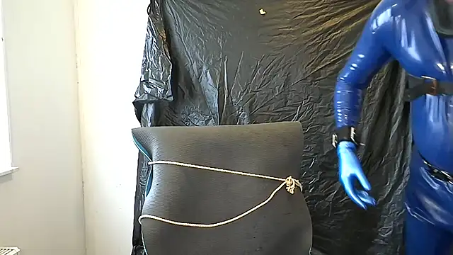 latexslaveboy Show Webcam