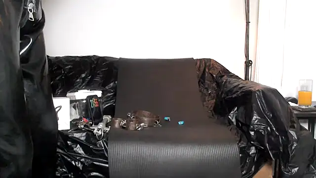 latexslaveboyのウェブカメラショー