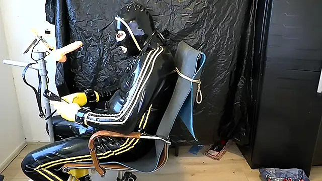 latexslaveboyのウェブカメラショー