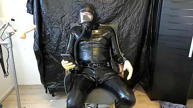 Show modela latexslaveboy na web-kameri
