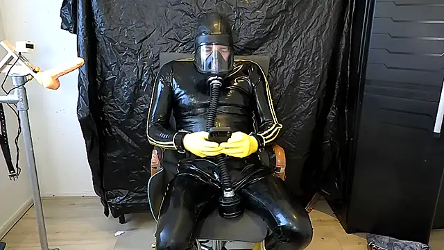 latexslaveboy webcam show