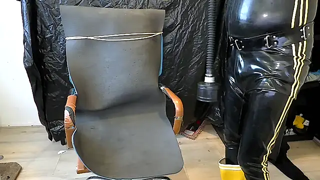 latexslaveboy – Kamerová šou