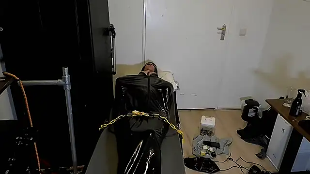 latexslaveboy webcam show