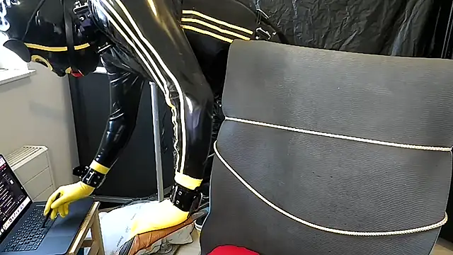 latexslaveboy Шоу с уебкамера