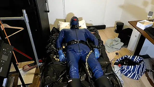 latexslaveboy's Webcam Show