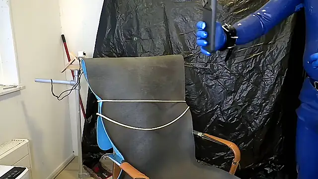 latexslaveboy Show Webcam