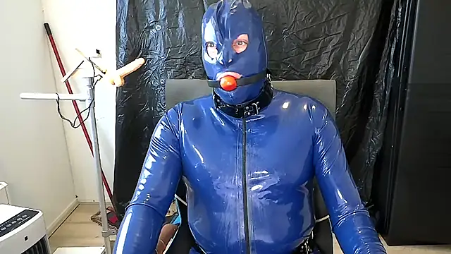 Show modela latexslaveboy na web-kameri