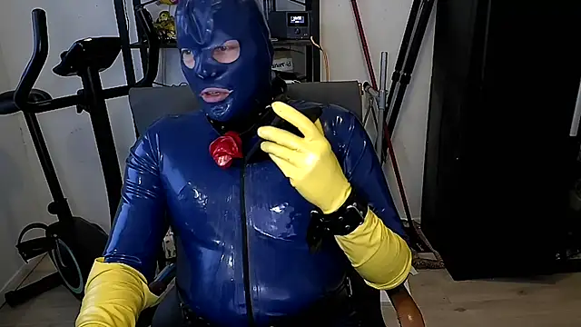 הופעת וובקאם של latexslaveboy