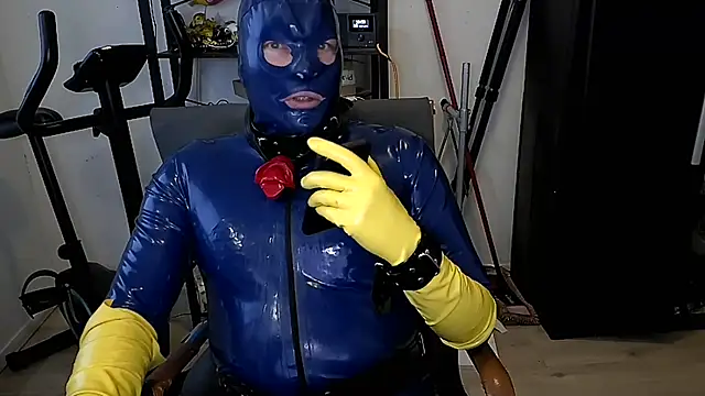 Show modela latexslaveboy na web-kameri