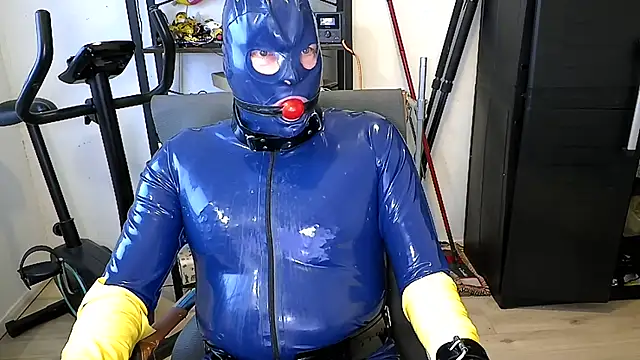 latexslaveboy Show Webcam