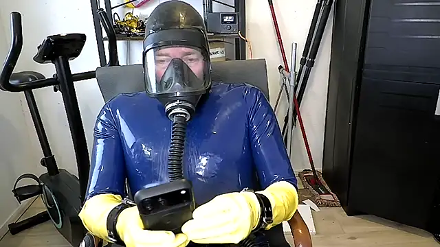 Show modela latexslaveboy na web-kameri