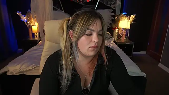 צ'אט XXX בשידור חי של AlissyaGrayy