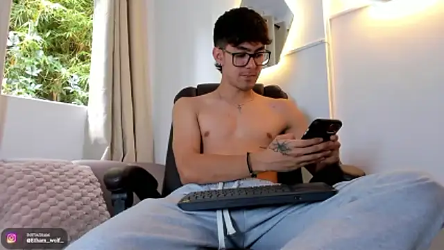 etham_wolf1's Webcam Show