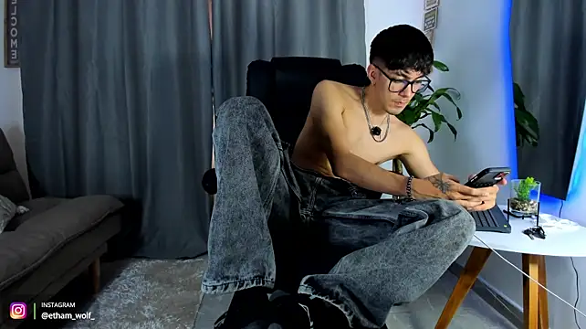etham_wolf1 网络视讯表演