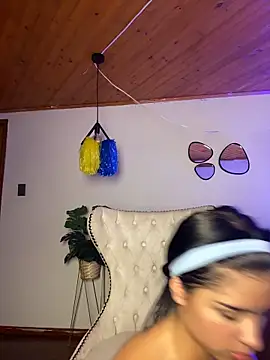 Shalom_pink18's Webcam Show