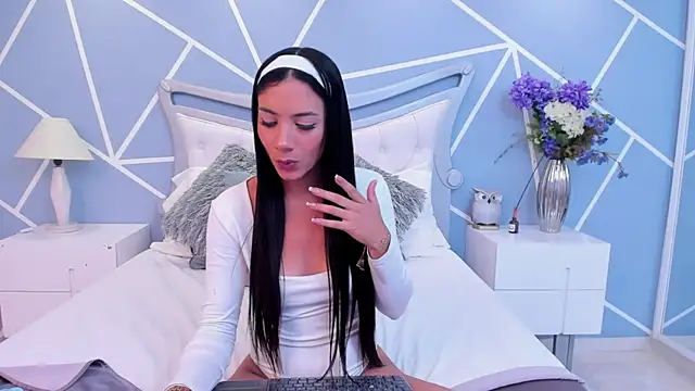 EmmaFosther Adlı Modelin Canlı XXX Sohbeti