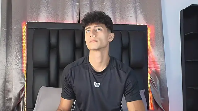 MaxiimoRomano_ 网络视讯表演