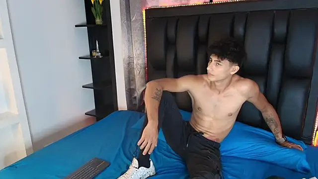 MaxiimoRomano_ Show Webcam