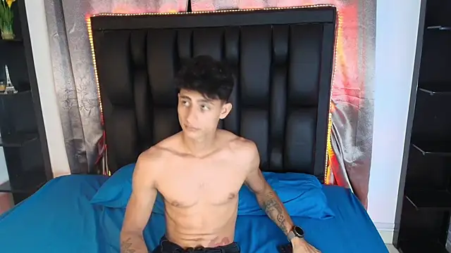 MaxiimoRomano_ 网络视讯表演