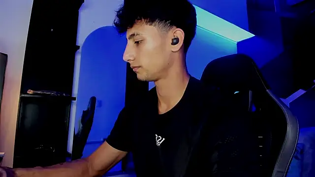 MaxiimoRomano_ 网络视讯表演