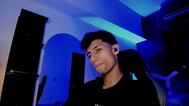 MaxiimoRomano_ Pertunjukan Webcam