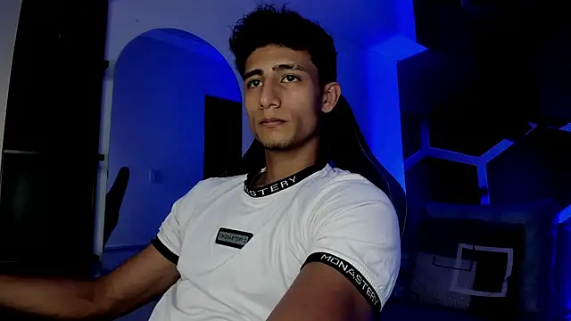 MaxiimoRomano_ Show in webcam