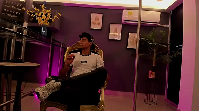 MaxiimoRomano_ Show Webcam