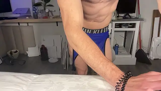 DylanBrook Show in webcam