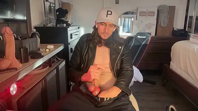 Show modela DylanBrook na web-kameri