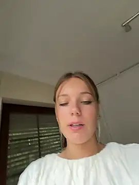SophiaWestend webcam show