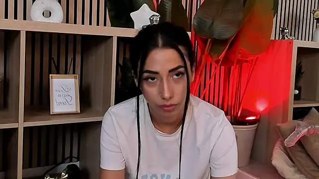 TiaCyrrus Webcam show