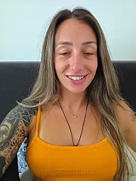 NicoleKaiser Show in webcam