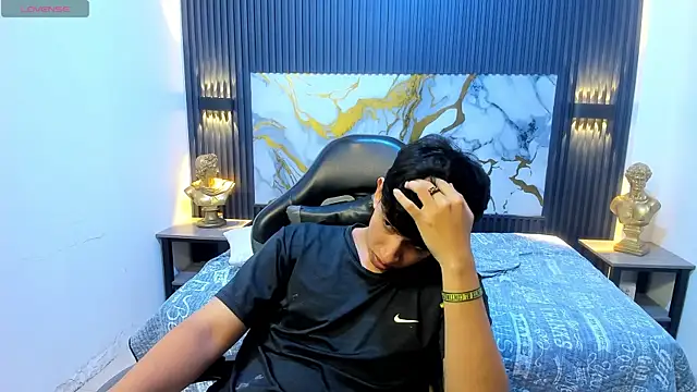 AdrianFranko 在線直播表演