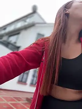 Queen_Scatlett: διαδικτυακό σόου στην κάμερα