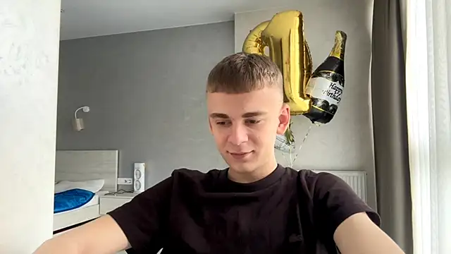 Show modela SoloFury na web-kameri