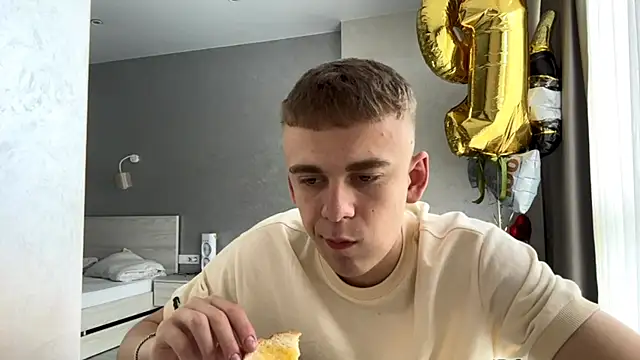 Show modela SoloFury na web-kameri