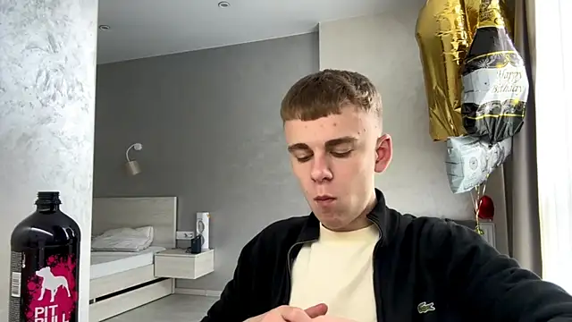 Show modela SoloFury na web-kameri