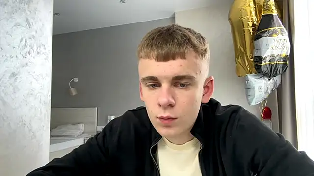 Show modela SoloFury na web-kameri