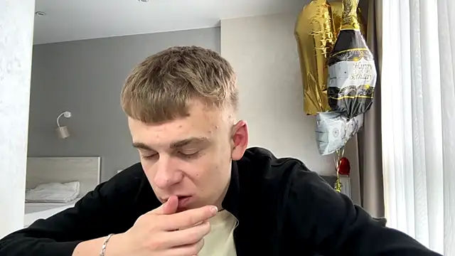 Show modela SoloFury na web-kameri