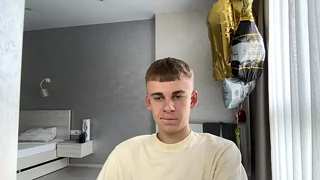Show modela SoloFury na web-kameri