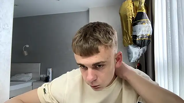 Show modela SoloFury na web-kameri