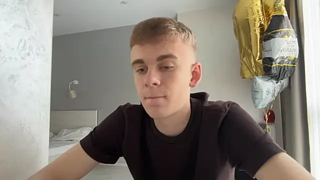 Show modela SoloFury na web-kameri