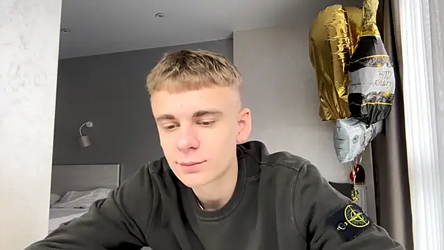 Show modela SoloFury na web-kameri