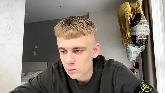 Show modela SoloFury na web-kameri