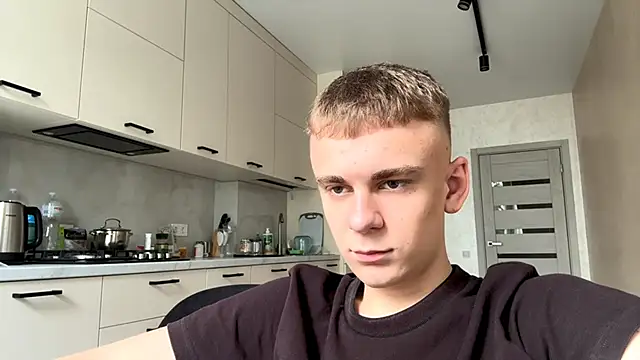 Show modela SoloFury na web-kameri